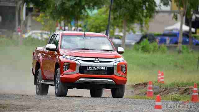 Mitsubishi Triton на гравийке