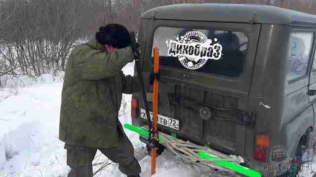 Поднятие УАЗика реечным домкратом сзади