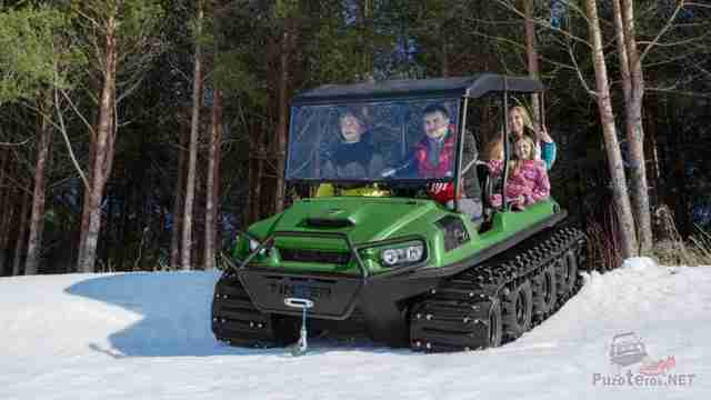 Гусеничный Tinger Scout на снежной целине Гусеничный Tinger Scout на снежной целине