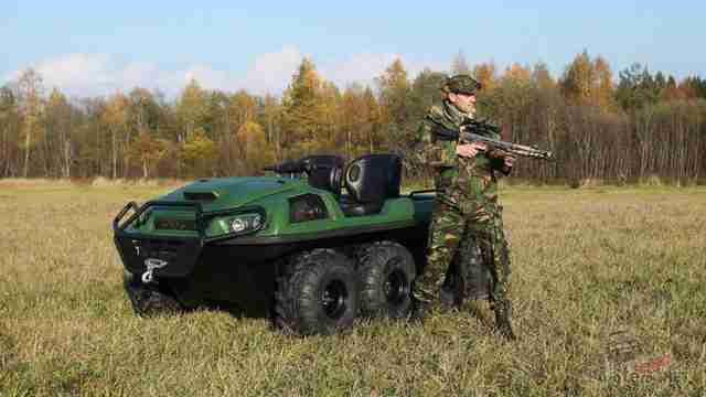 Охотник с вездеходом Тингер Армор Охотник с вездеходом Тингер Армор