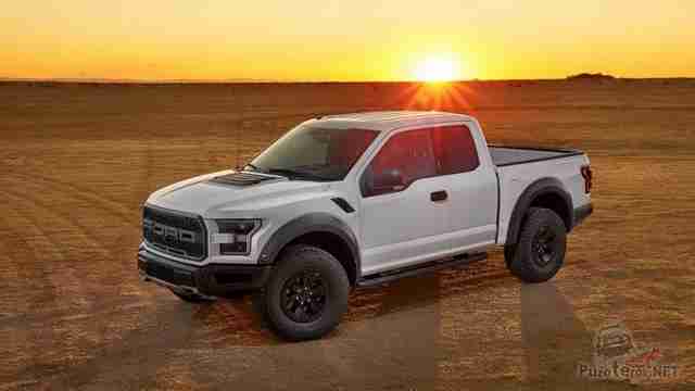 Ford Раптор в пустыне на закате
