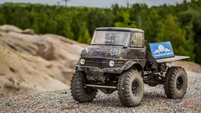 Игрушечная машина Mercedes-Benz Unimog