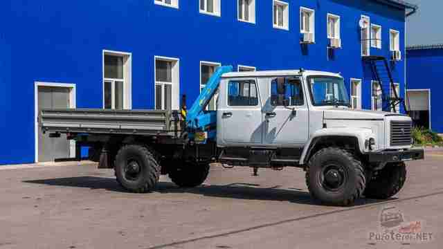Манипулятор на грузовике со сдвоенной кабиной и длинной базой Манипулятор на грузовике со сдвоенной кабиной и длинной базой