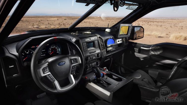 Навороченный салон внедорожника Ford Раптор