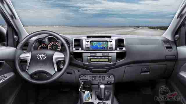 Салон Toyota Hilux в чёрном цвете Салон Toyota Hilux в чёрном цвете
