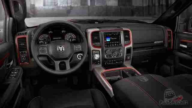 Салон автомобиля Dodge Ram в чёрном цвете