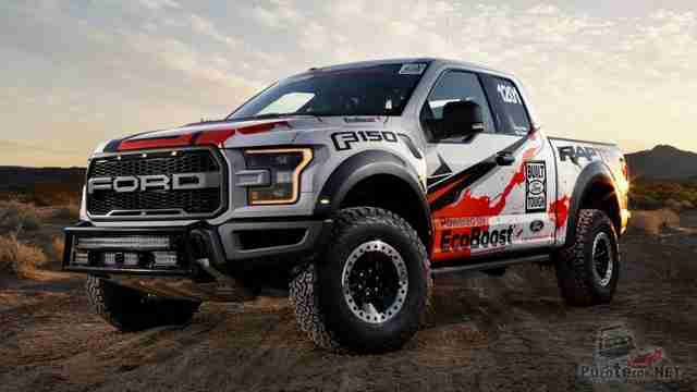 Спортивный Ford Раптор на природе