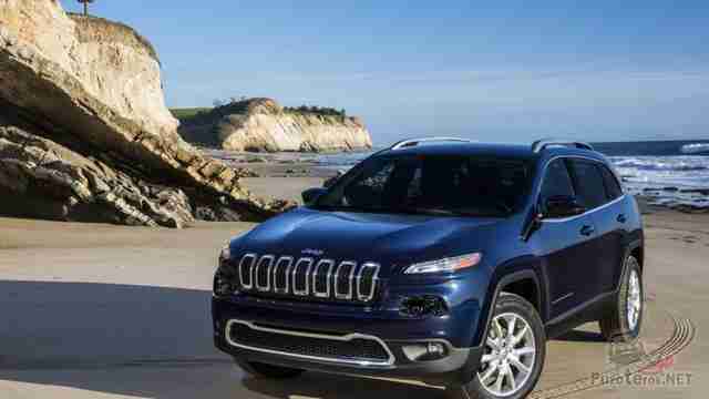 Jeep Cherokee на берегу моря