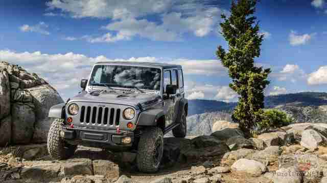 Jeep Wrangler Rubicon на камнях
