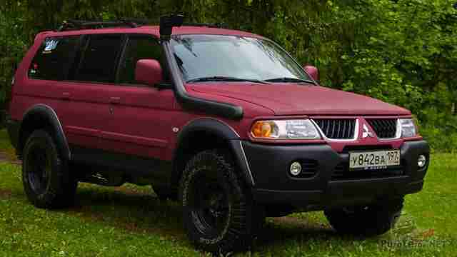 Mitsubishi Pajero Sport первого поколения в рапторе