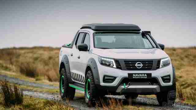 Серый Nissan Navara четвёртого поколения