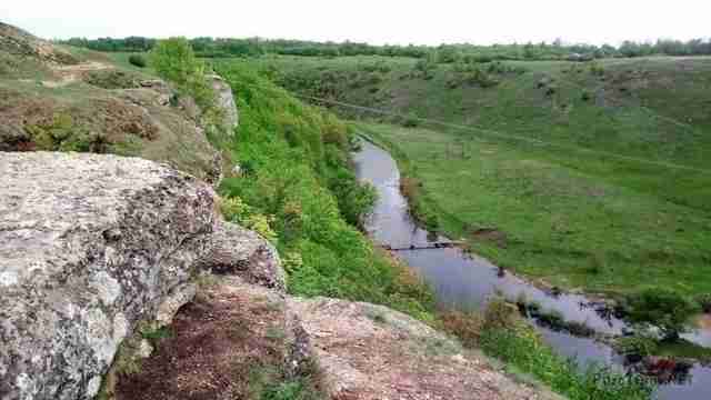 Скалистый берег реки Воргол