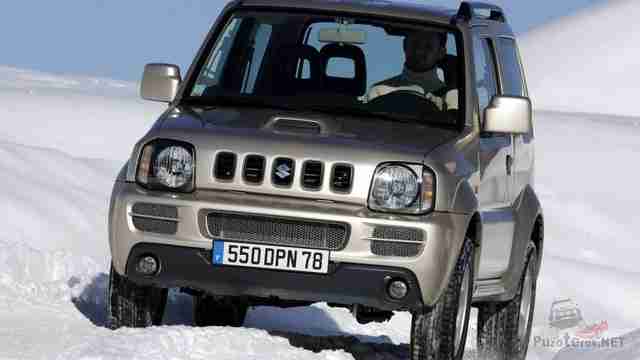 Suzuki Jimny третьего поколения на снегу