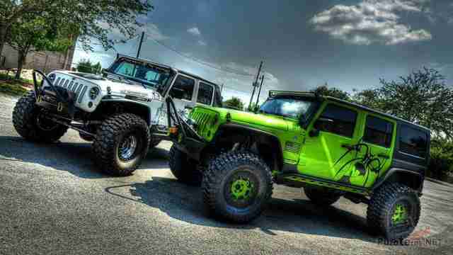 Тюнингованные Jeep Wrangler Rubicon на улице