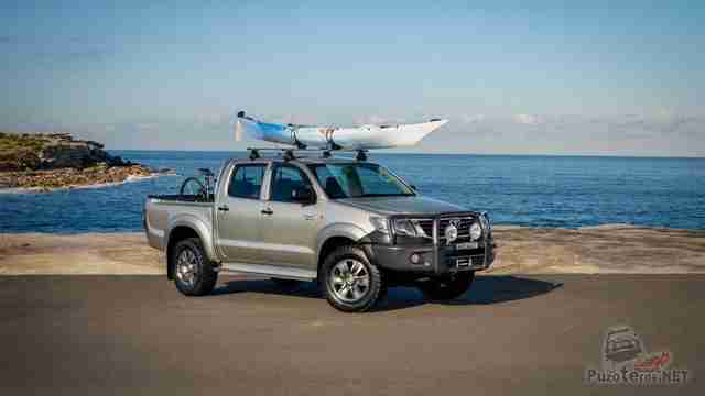 Велосипед и лодка в багажниках Toyota Hilux Велосипед и лодка в багажниках Toyota Hilux