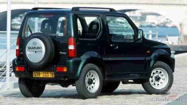 Вид сзади Suzuki Jimny 1998 года