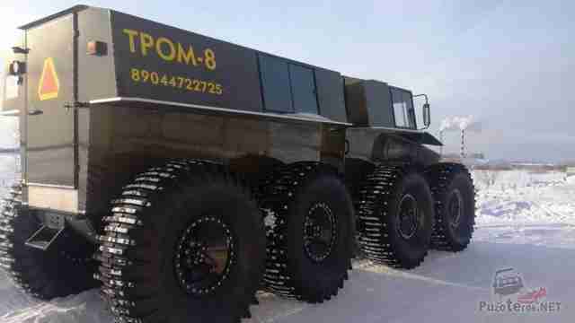 Вид сзади снегоболотохода Тром-8 на снегу Вид сзади снегоболотохода Тром-8 на снегу