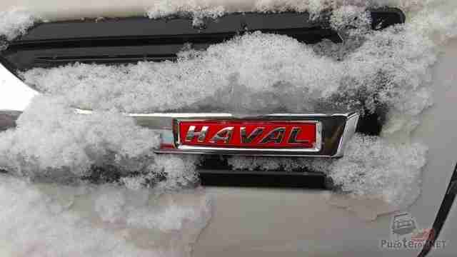 Эмблема Haval в снегу Эмблема Haval в снегу