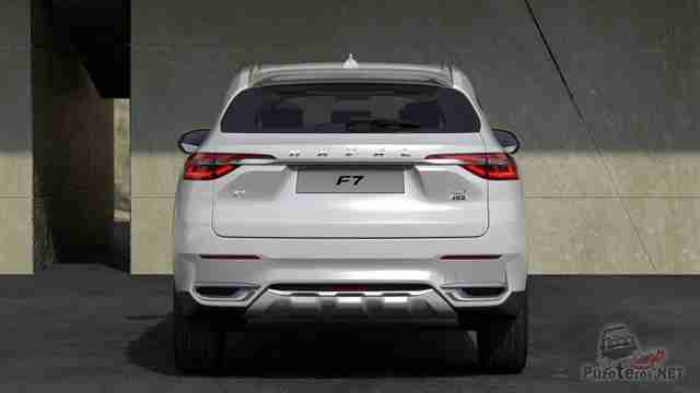 Great Wall Haval F7 у здания Great Wall Haval F7 у здания
