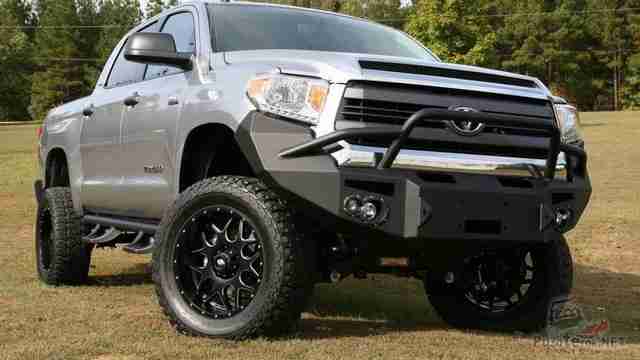 Мощный силовой бампер на Toyota Tundra