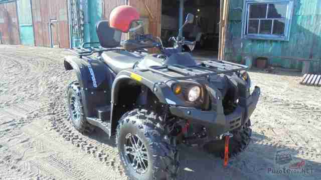 Stels Leopard 600Y возле деревянных зданий Stels Leopard 600Y возле деревянных зданий