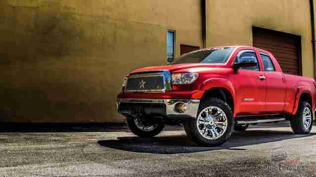 Toyota Tundra с расширителями арок