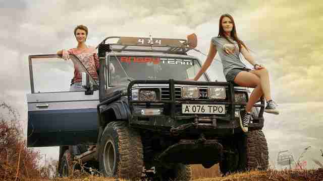 Девушки с Land Cruiser Prado