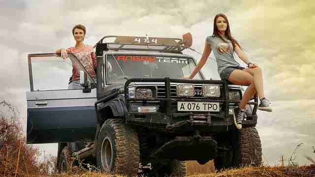 Осенние фото девушек и TLC Prado