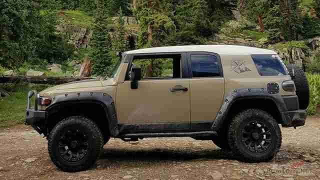 FJ Cruiser с расширителями арок