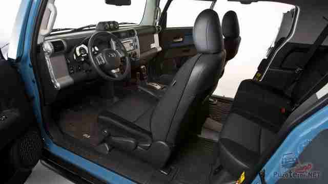 Фото салона FJ Cruiser
