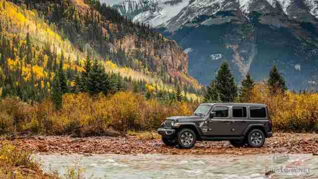 Jeep Wrangler Rubicon в горах
