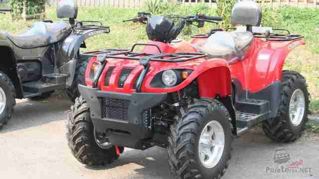 Красный ATV 500 gt на стоянке