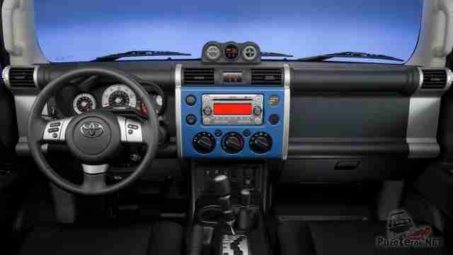 Панель FJ Cruiser в строгом стиле