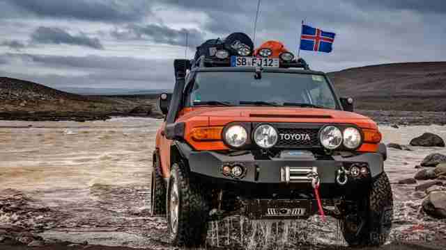 Подготовленный FJ Cruiser для путешествий