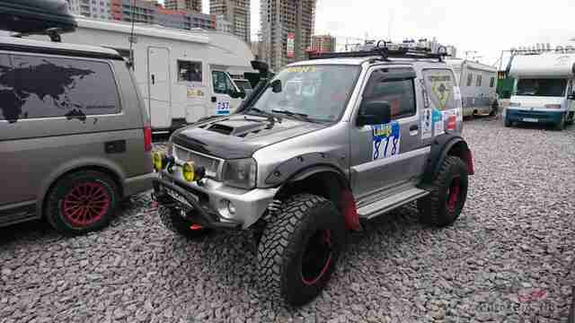 Расширители арок и большие колёса на Suzuki Jimny