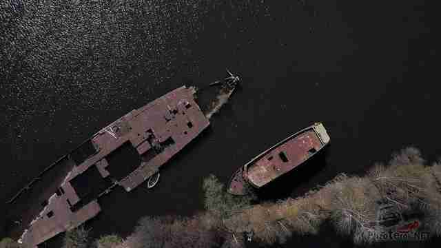 Вид сверху на погибшие корабли