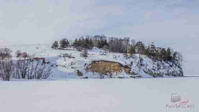 Занесённая снегом гора Лепёшка