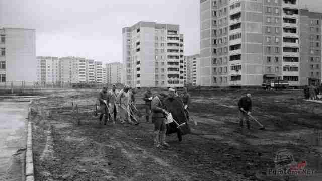 Архивное фото ликвидаторов на дезактивационных работах, 1986 год Архивное фото ликвидаторов на дезактивационных работах, 1986 год