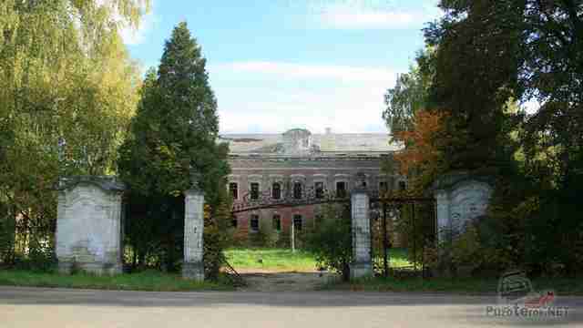 Разросшийся осенний парк