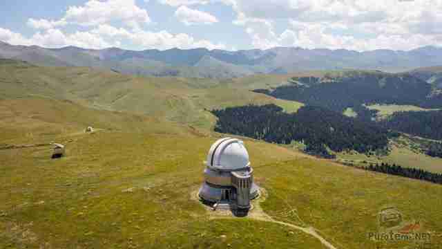 Обсерватория на панораме плато