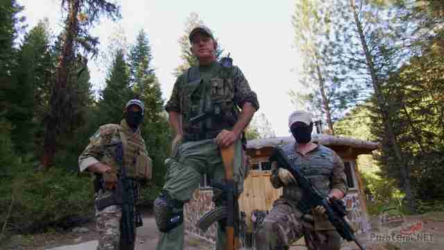 Группа вооружённых выживальщиков