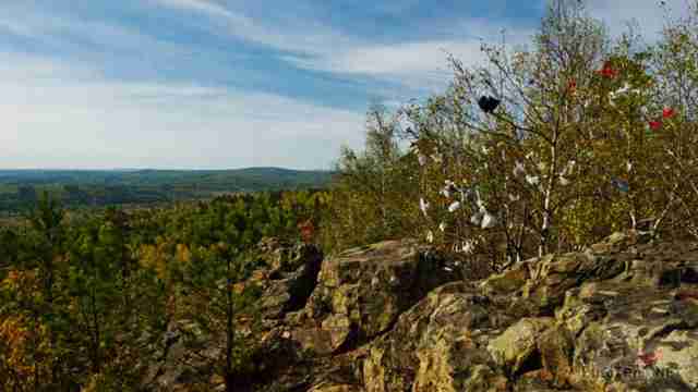 Дерево желаний на вершине горы Дерево желаний на вершине горы