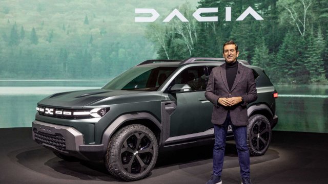 В сети появились первые фото интерьера нового Dacia Bigster