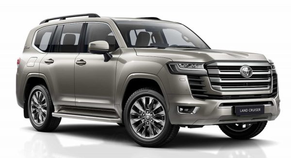 Новый кроссовер Land Cruiser 300 в автосалонах Санкт-Петербурга