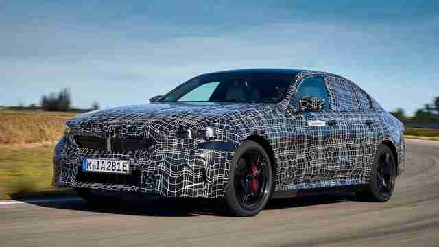 Fotókémek észlelték a BMW 5-ös sorozatot (2016) és a kombit Fotókémek észlelték a BMW 5-ös sorozatot (2016) és a kombit