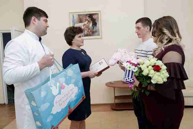 Что подарить на выписку - лучшие идеи актуальных подарков для подруги, жены и сестры Что подарить на выписку - лучшие идеи актуальных подарков для подруги, жены и сестры