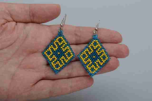 Серьги из бисера - схемы и мастер-классы изготовления своими руками. Фото современных и красивых самодельных моделей Серьги из бисера - схемы и мастер-классы изготовления своими руками. Фото современных и красивых самодельных моделей