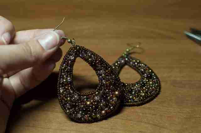 Серьги из бисера - схемы и мастер-классы изготовления своими руками. Фото современных и красивых самодельных моделей Серьги из бисера - схемы и мастер-классы изготовления своими руками. Фото современных и красивых самодельных моделей
