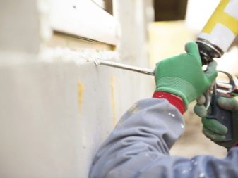 Монтажная пена огнестойкая, противопожарная: что из себя представляет, маркировка, достоинства и недостатки, виды и производители, критерии для выбора