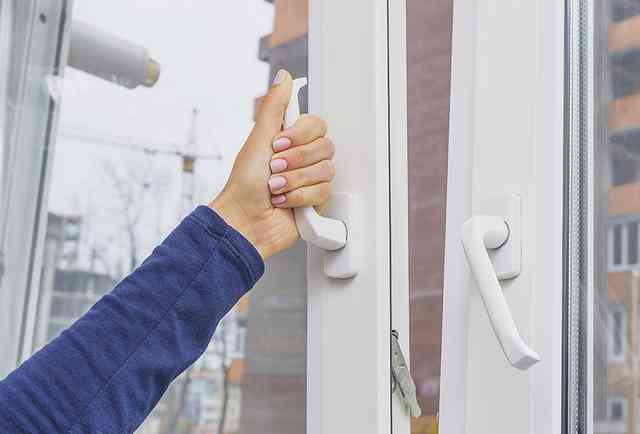 Приточный клапан на пластиковые окна – виды, устройство, установка Приточный клапан на пластиковые окна – виды, устройство, установка